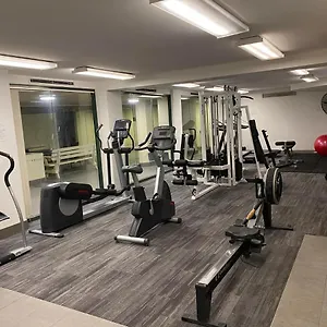 Apartment 2 Bed 2 Bath Luxury In Braddon - Free Heated Pool, Gym, Parking 